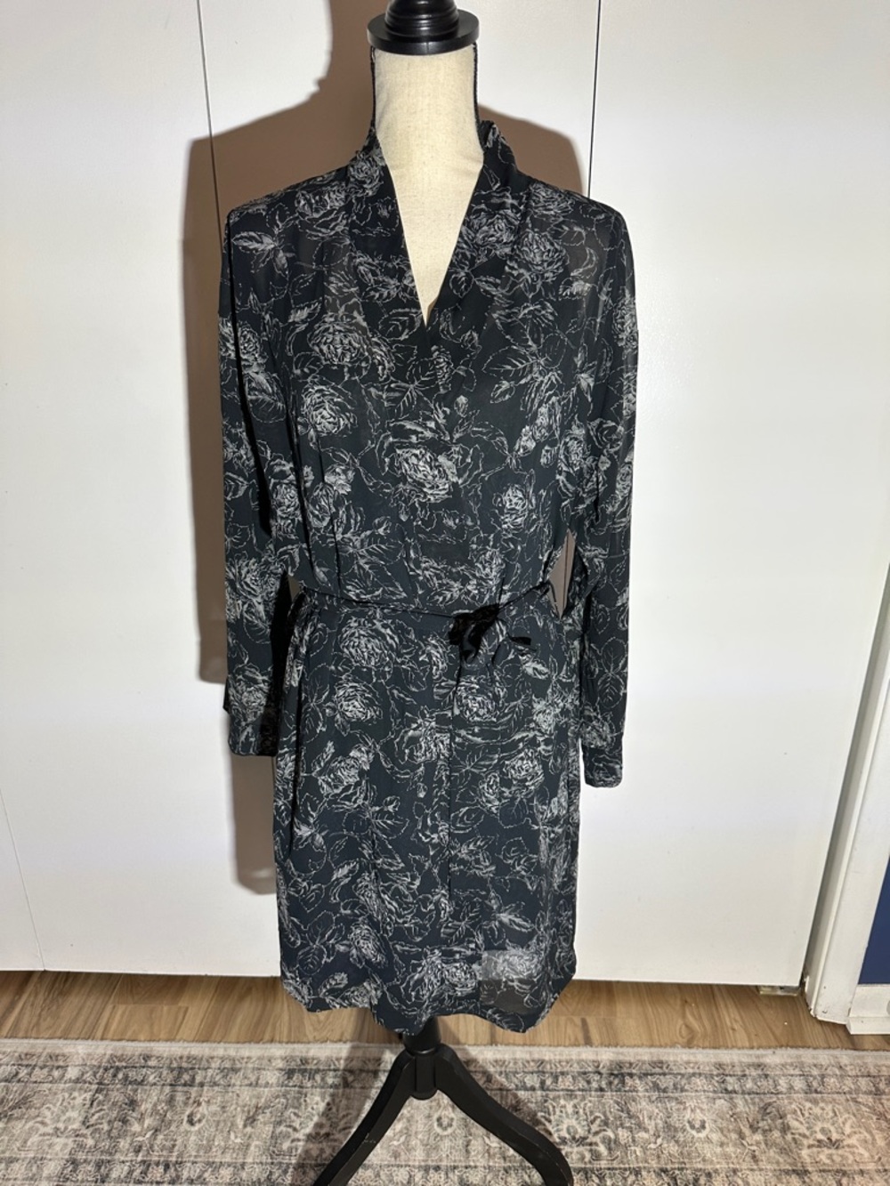 Black Floral Long Sleeve Tie-Waist Chemise and Matching Robe